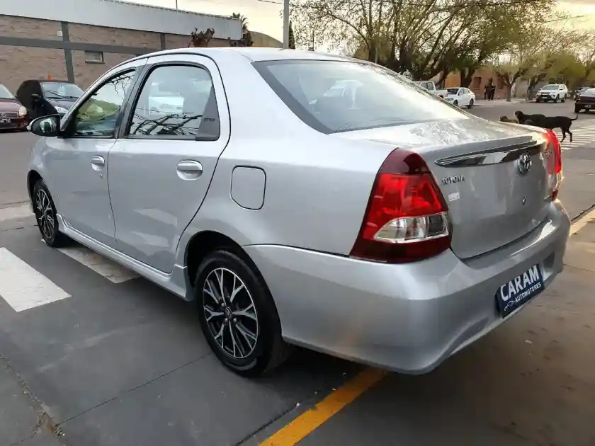 Toyota Etios  2018 - foto 3