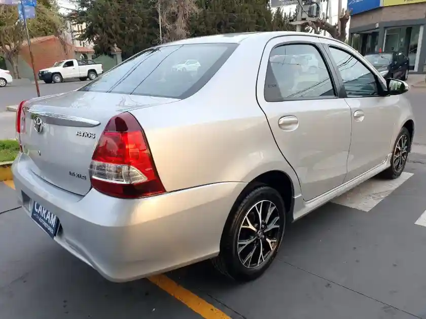 Toyota Etios  2018 - foto 4