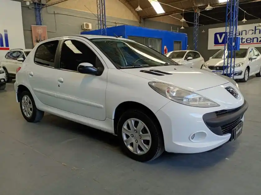 Peugeot 207  2015 - foto 1