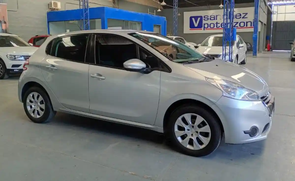 Peugeot 208  2015 - foto 2