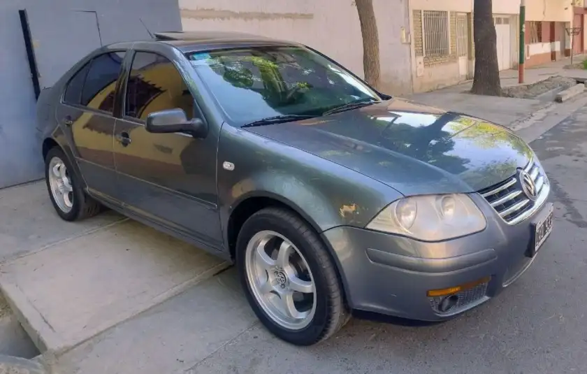 Volkswagen Bora 2010 - foto 1