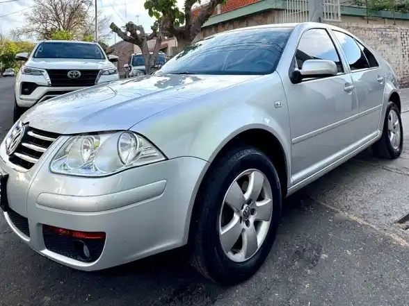 Volkswagen Bora  2011 - foto 1