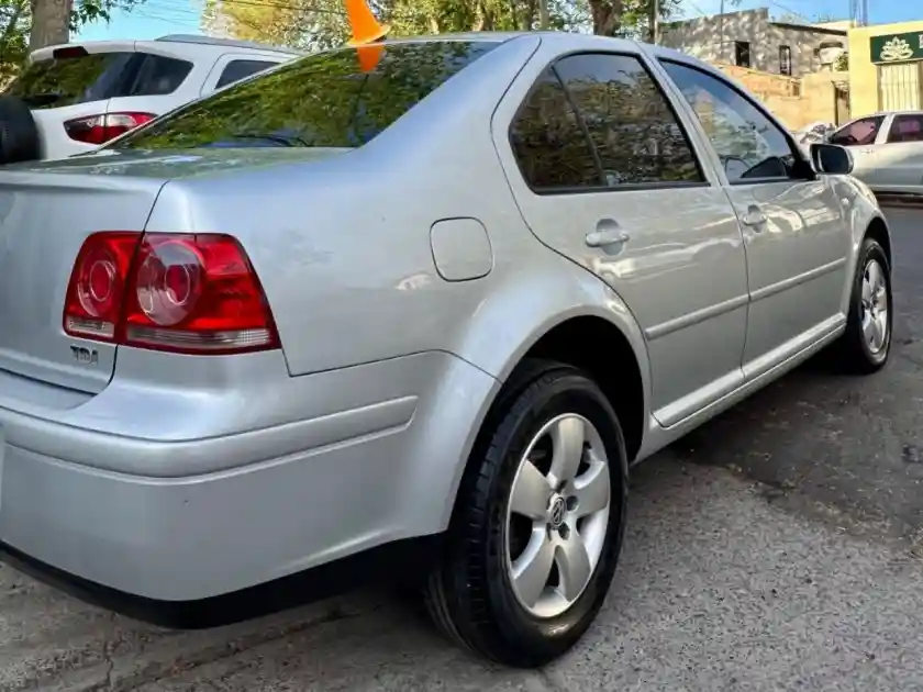 Volkswagen Bora  2011 - foto 4