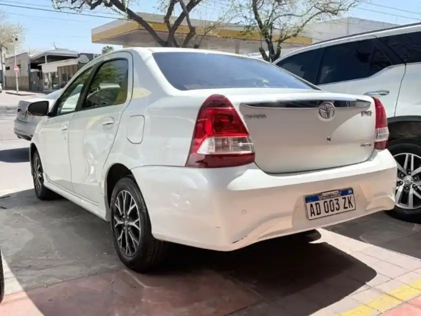 Toyota Etios  2018 - foto 3