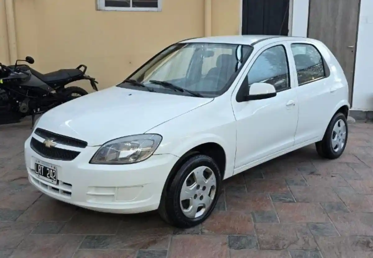 Chevrolet Celta  2012 - foto 1