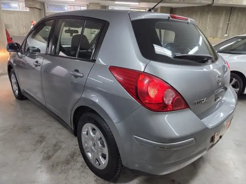 Nissan Tiida  2010 - foto 3