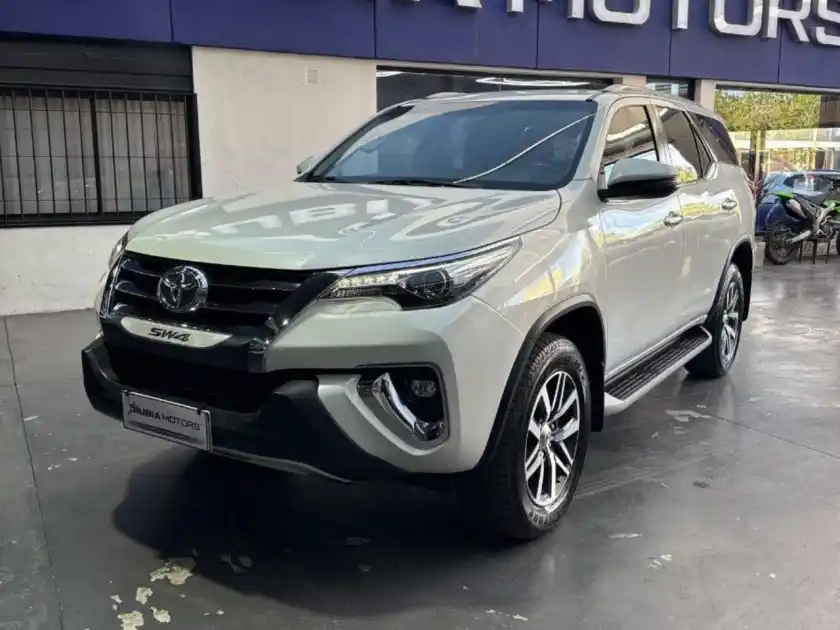Toyota Hilux Sw4  2018 - foto 1