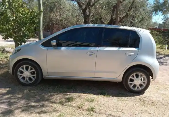 Volkswagen Up  2015 - foto 2