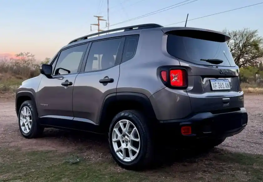 Jeep Renegade  2022 - foto 4