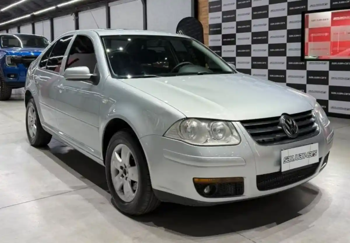 Volkswagen Bora  2013 - foto 1