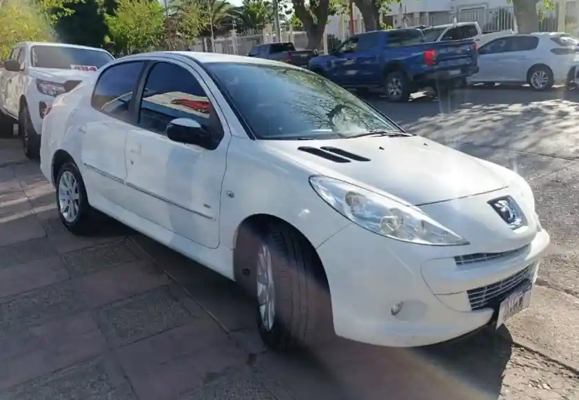 Peugeot 207  2013 - foto 2