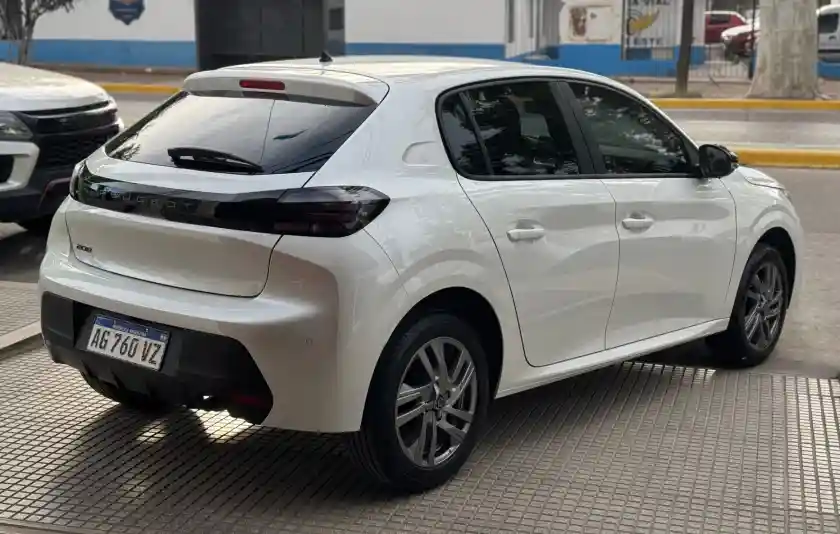 Peugeot 208  2024 - foto 3