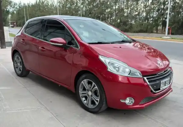 Peugeot 208  2013 - foto 1