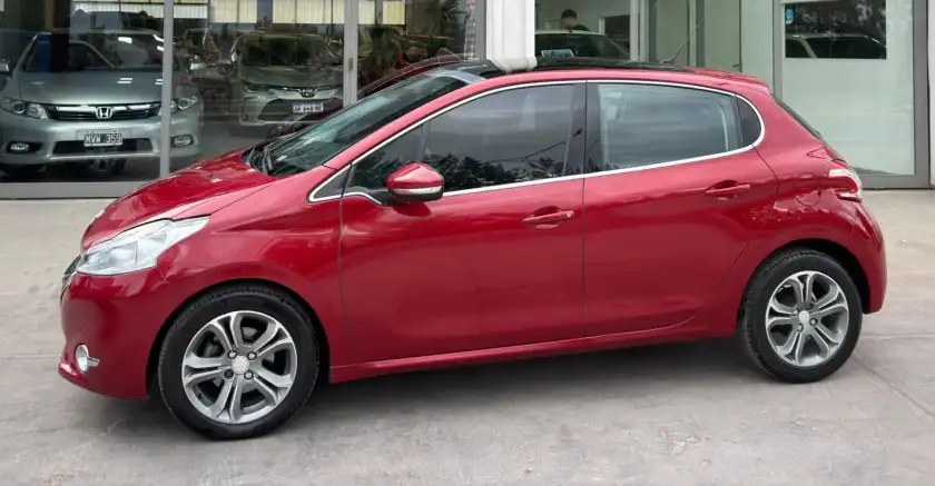 Peugeot 208  2013 - foto 2