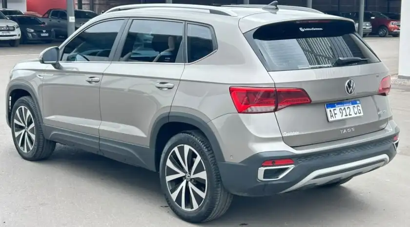 Volkswagen Taos  2023 - foto 4
