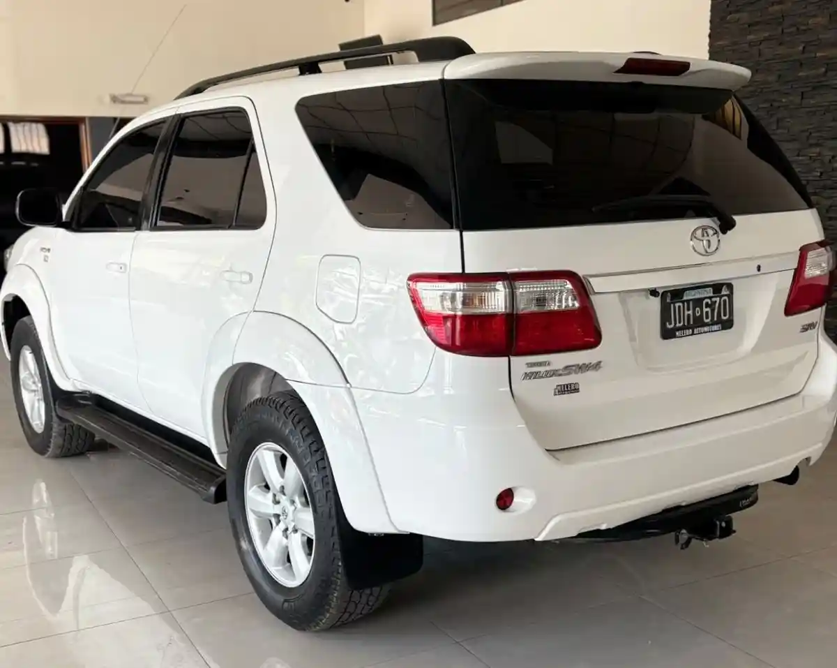 Toyota Hilux Sw4  2010 - foto 3