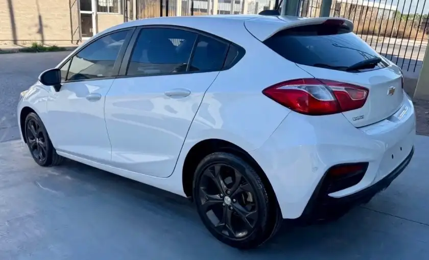 Chevrolet Cruze  2022 - foto 2