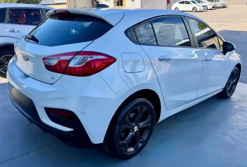 Chevrolet Cruze  2022 - foto 3