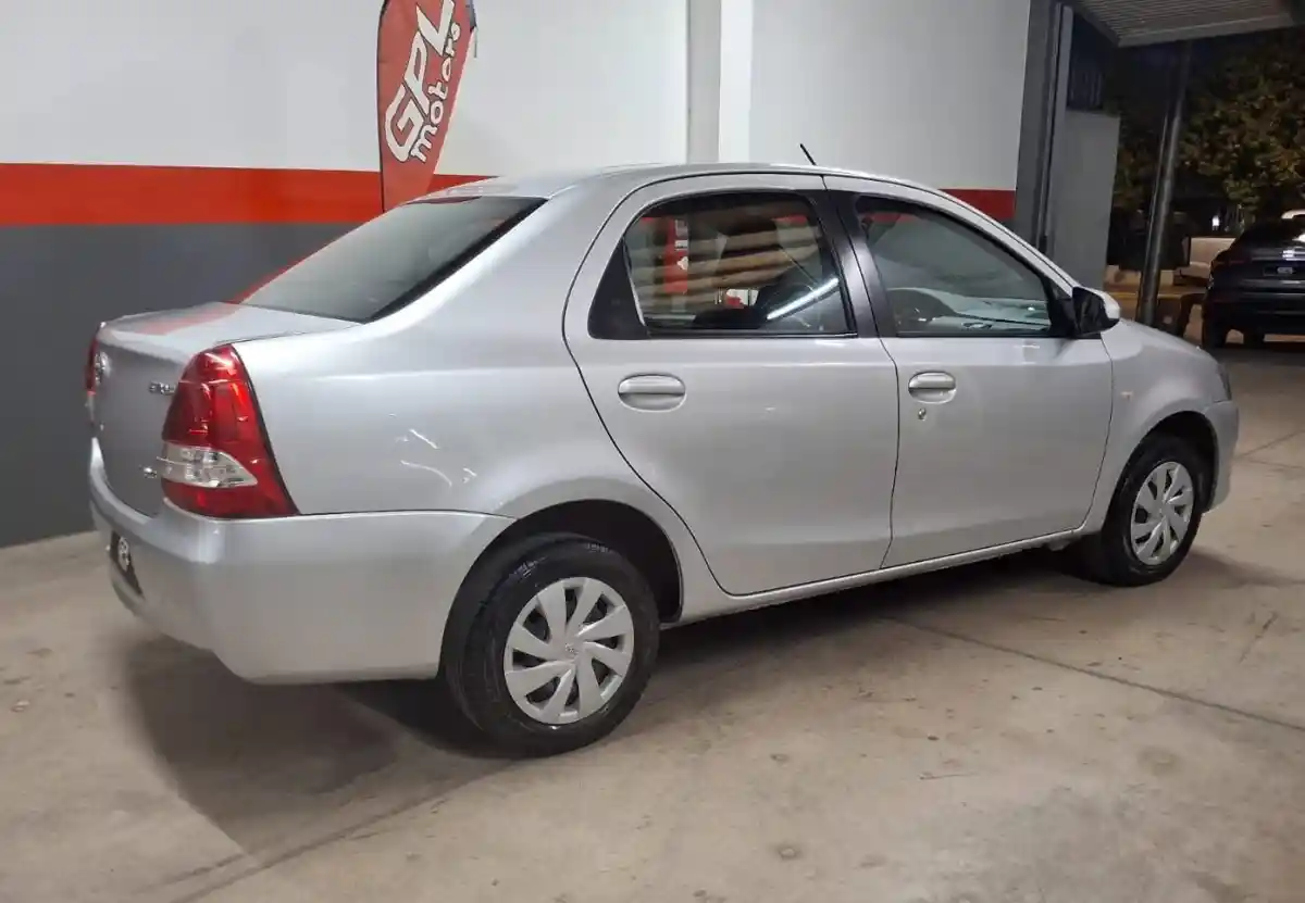 Toyota Etios  2016 - foto 3