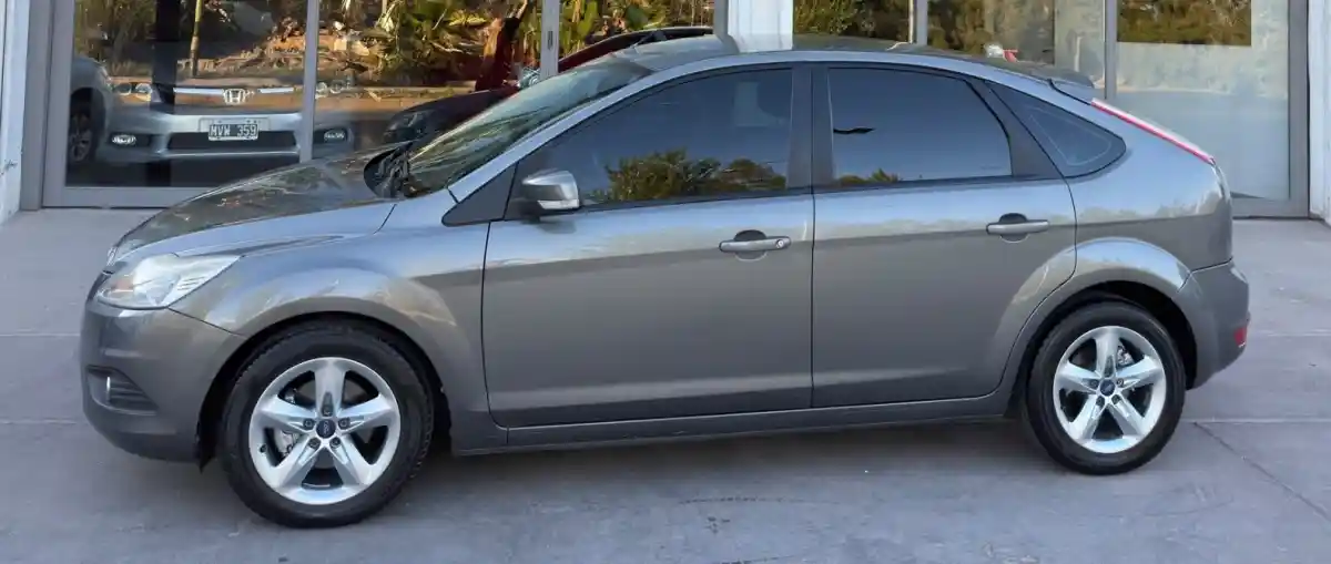 Ford Focus  2011 - foto 2