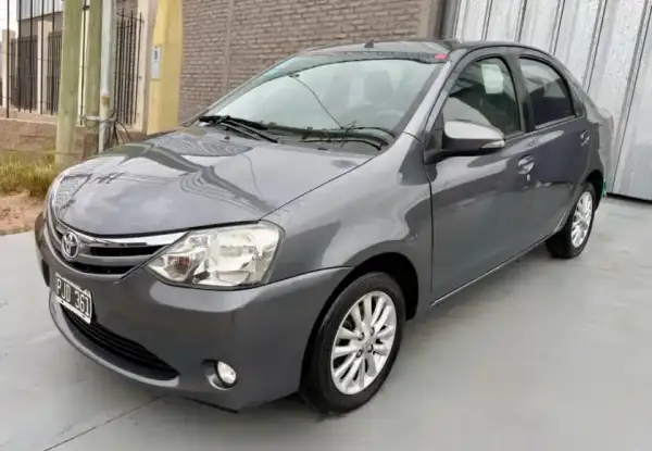 Toyota Etios  2014 - foto 1