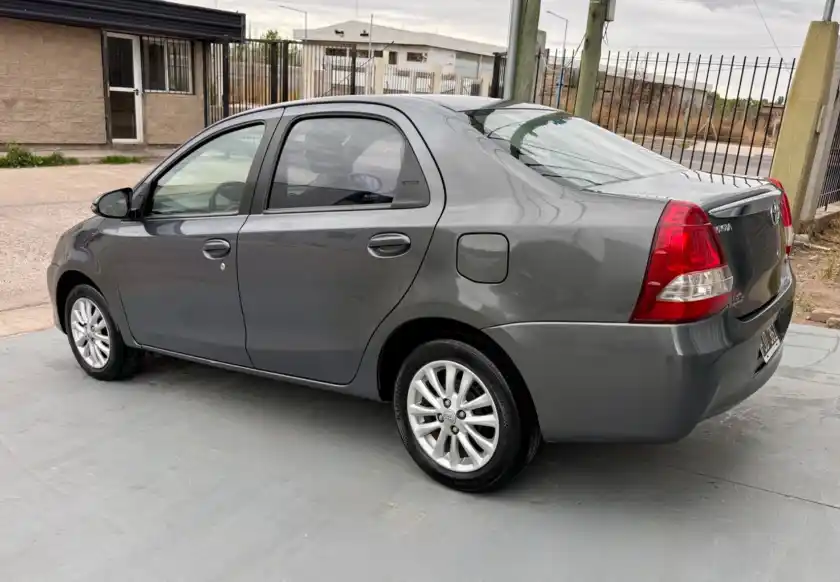 Toyota Etios  2014 - foto 3