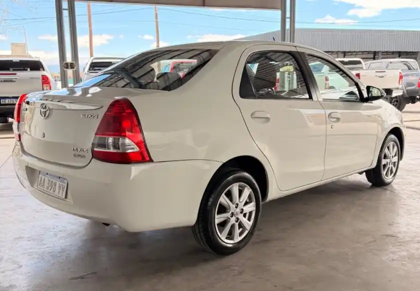 Toyota Etios  2016 - foto 3