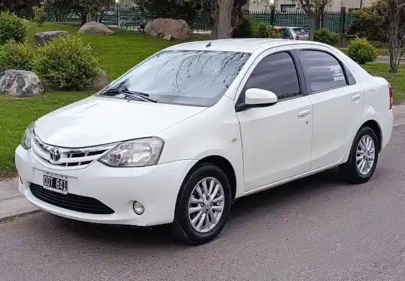 Toyota Etios  2014 - foto 1