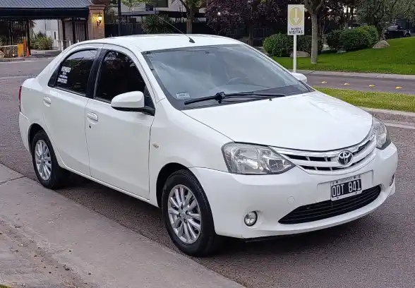 Toyota Etios  2014 - foto 2