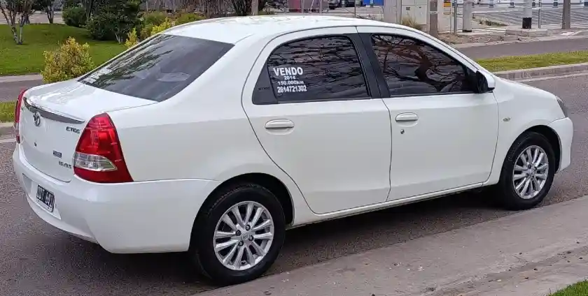 Toyota Etios  2014 - foto 4
