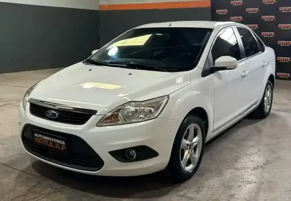 Ford Focus  2012 - foto 1