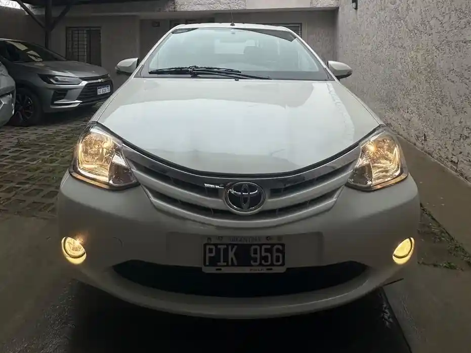 Toyota Etios  2015 - foto 1