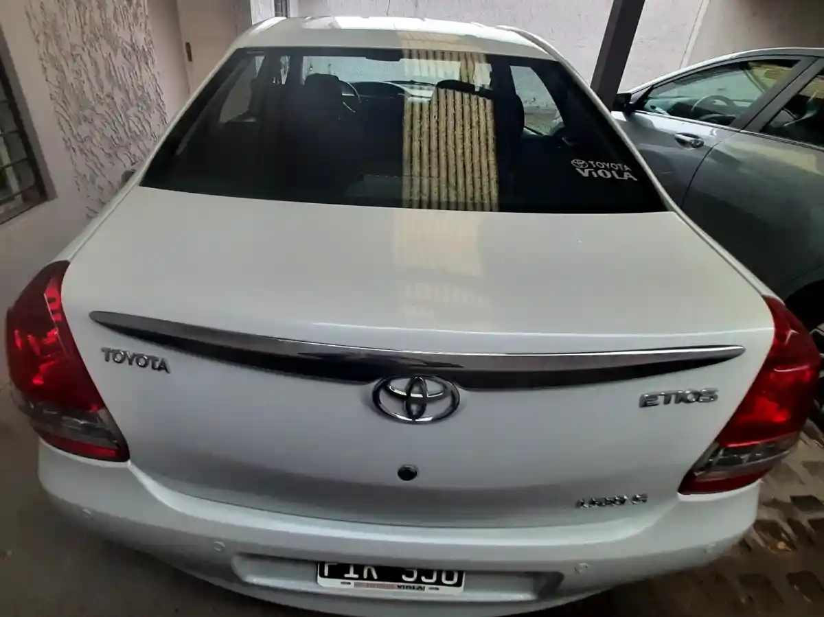 Toyota Etios  2015 - foto 2