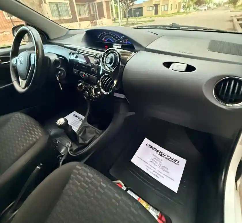 Toyota Etios  2015 - foto 3