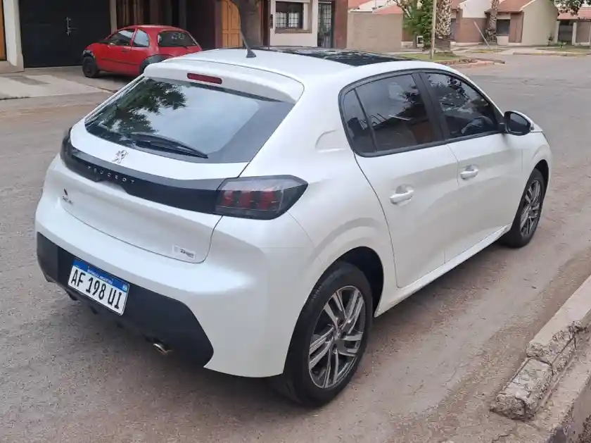 Peugeot 208  2022 - foto 4