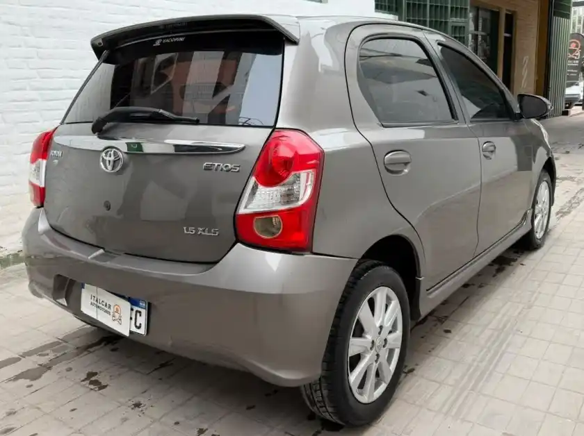 Toyota Etios  2017 - foto 3