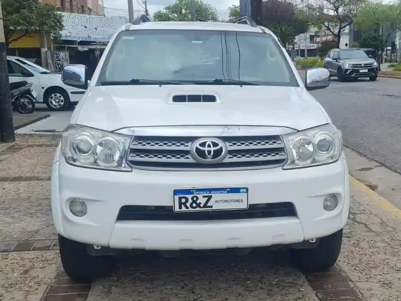 Toyota Hilux Sw4  2011 - foto 1