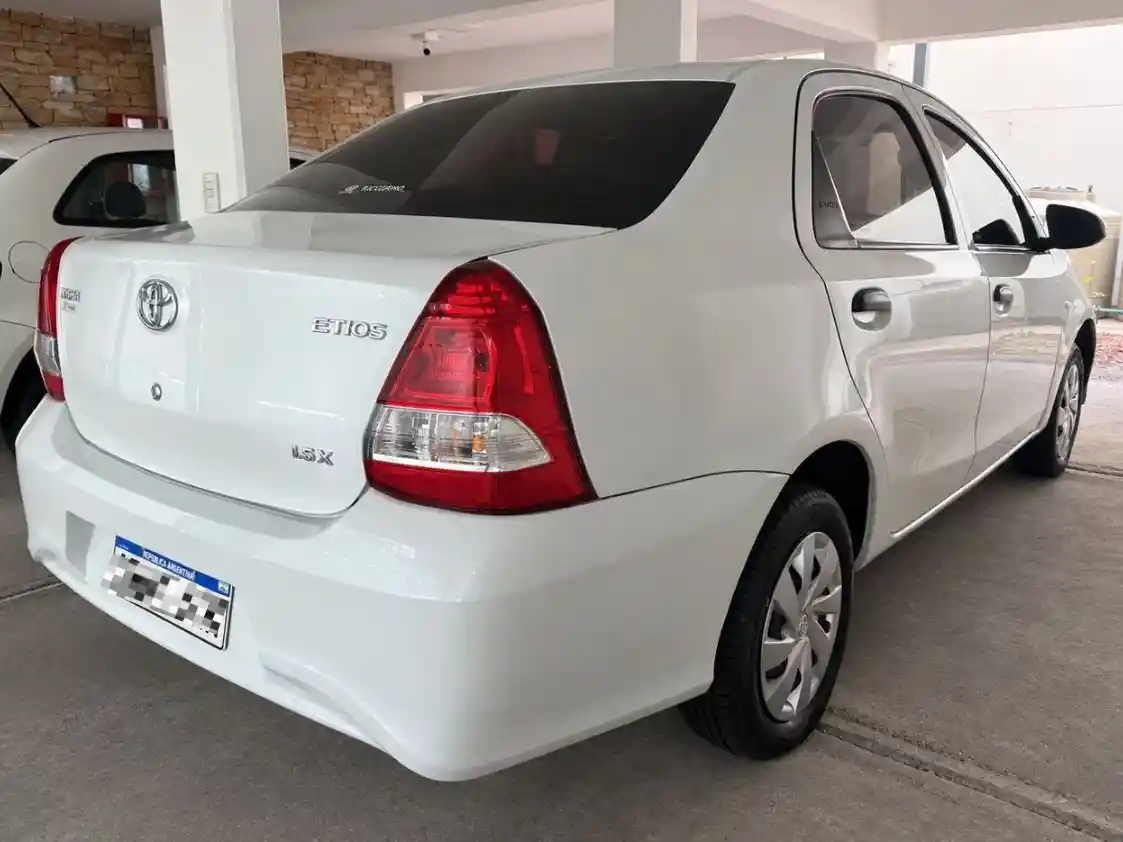 Toyota Etios  2022 - foto 2