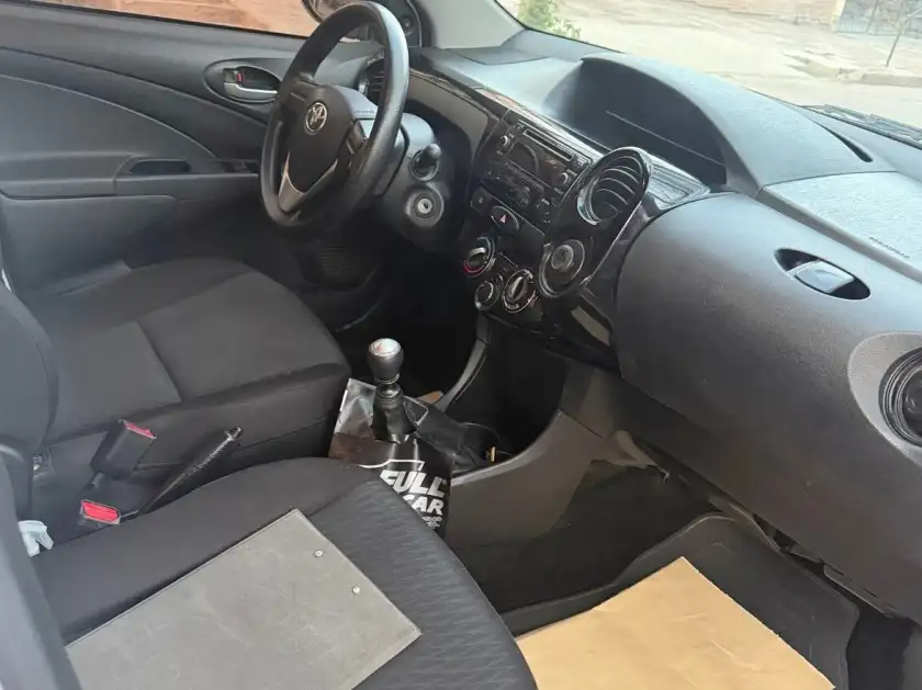 Toyota Etios  2022 - foto 3
