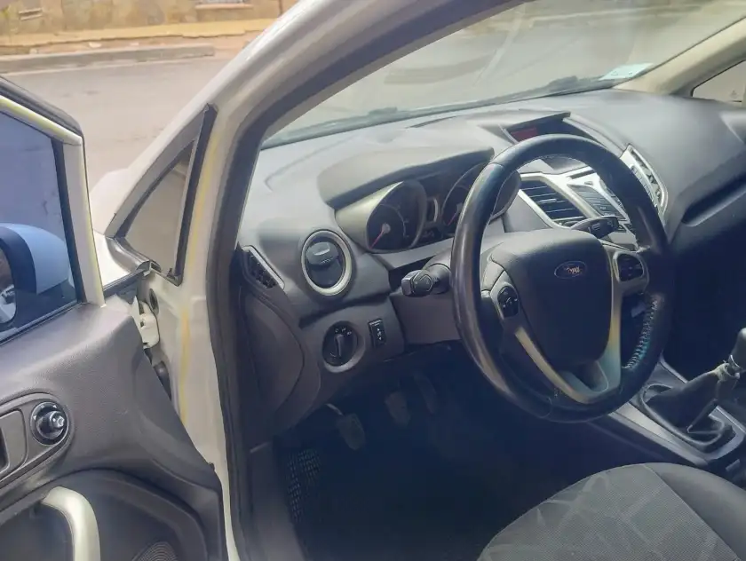 Ford Fiesta Kd  2011 - foto 4