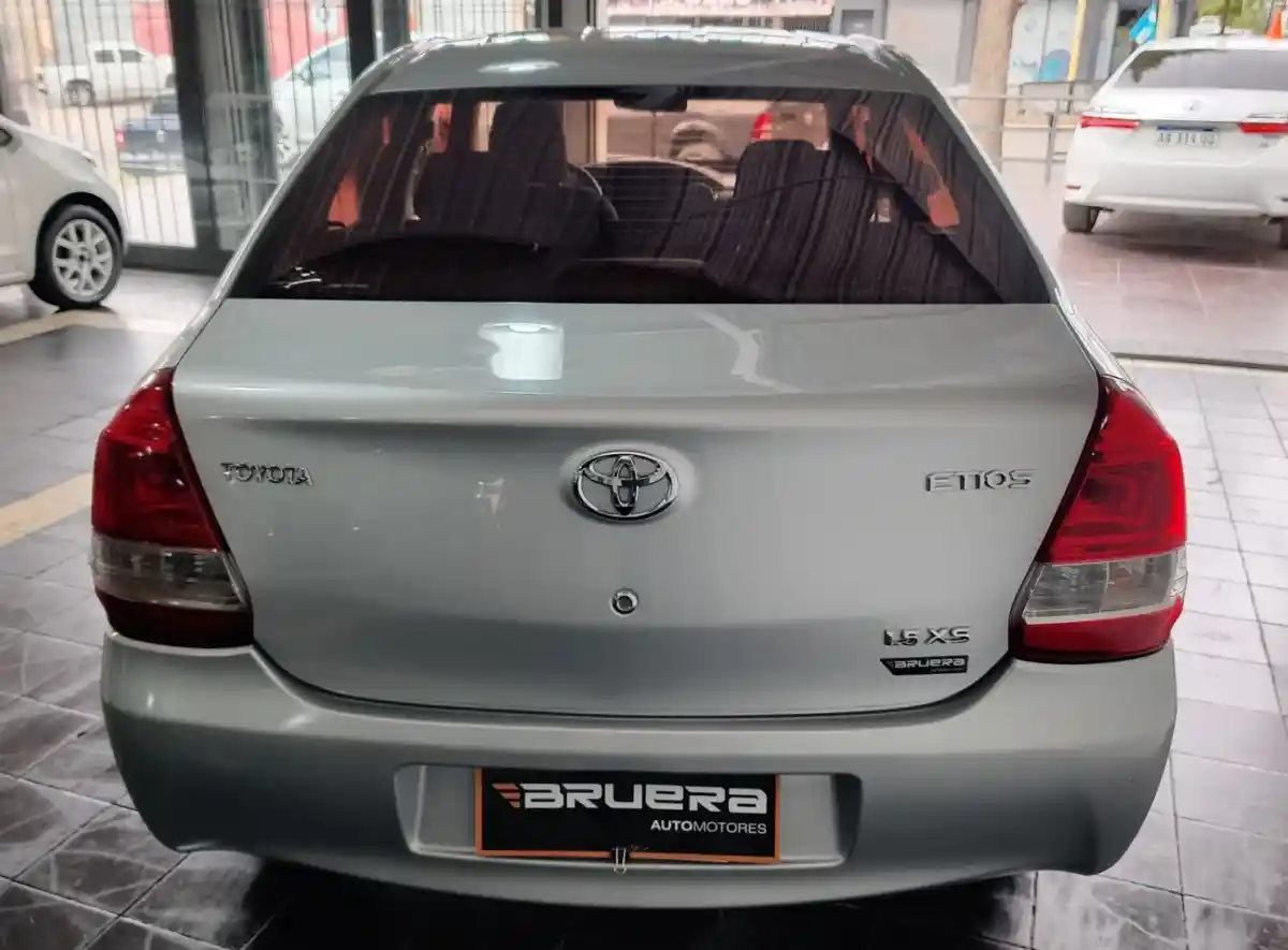 Toyota Etios  2015 - foto 4