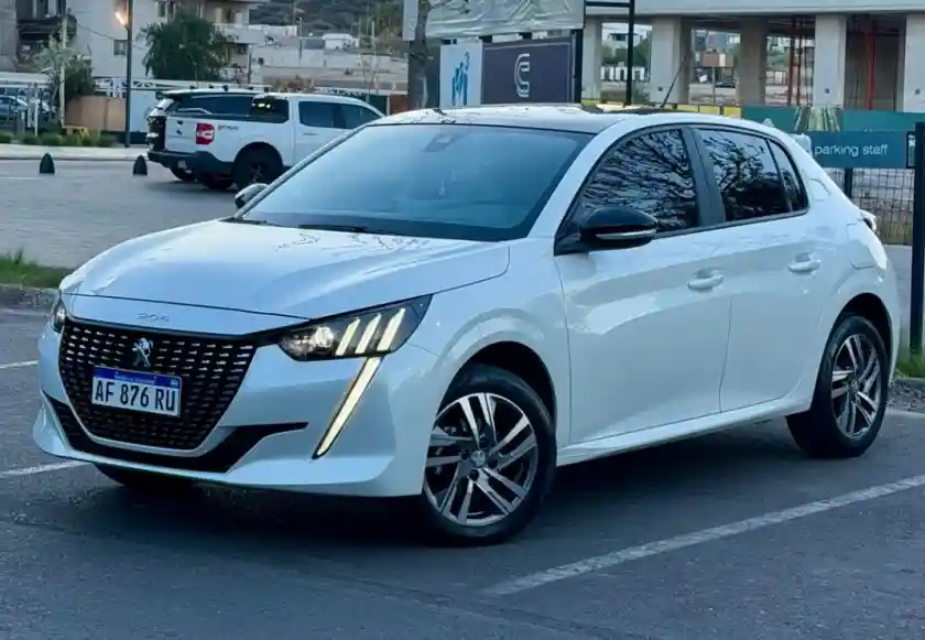 Peugeot 208 2023 - foto 1