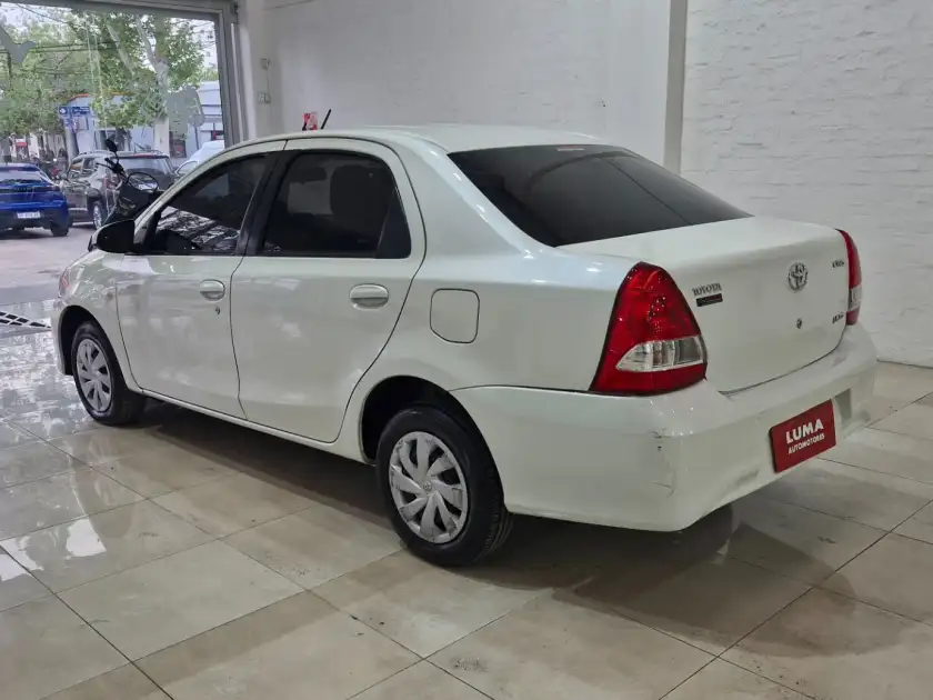 Toyota Etios  2017 - foto 4