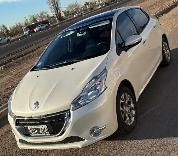 Peugeot 208  2014 - foto 1