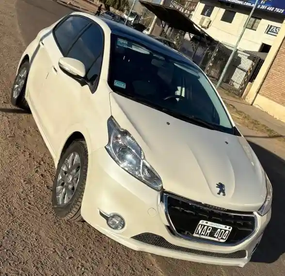 Peugeot 208  2014 - foto 2