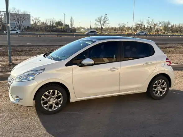 Peugeot 208  2014 - foto 3