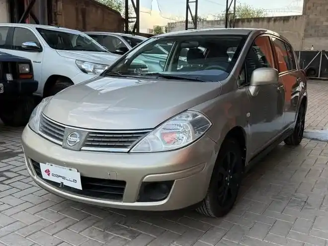 Nissan Tiida  2010 - foto 1
