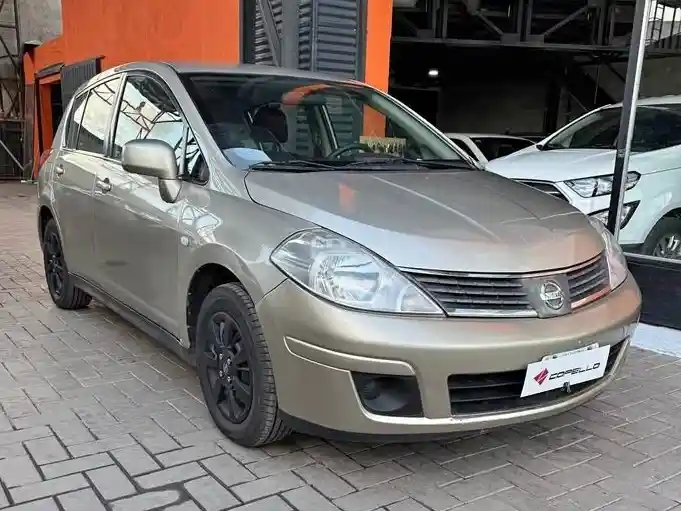 Nissan Tiida  2010 - foto 2
