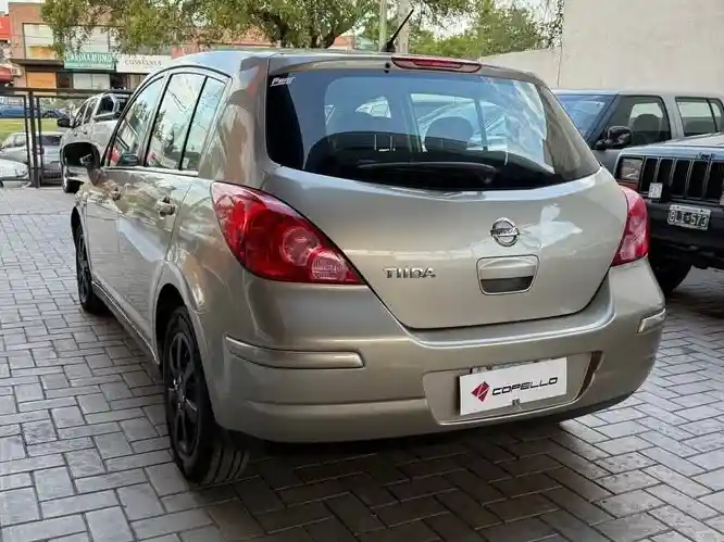 Nissan Tiida  2010 - foto 3