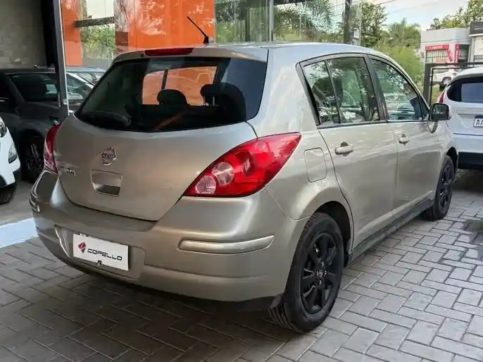 Nissan Tiida  2010 - foto 4